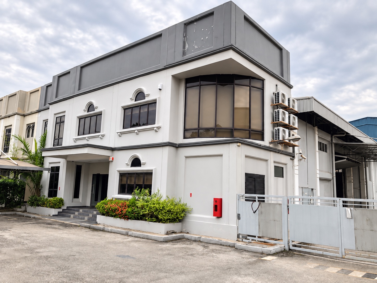 Semi-detached factory front view in Taman Sains Selangor, Kota Damansara