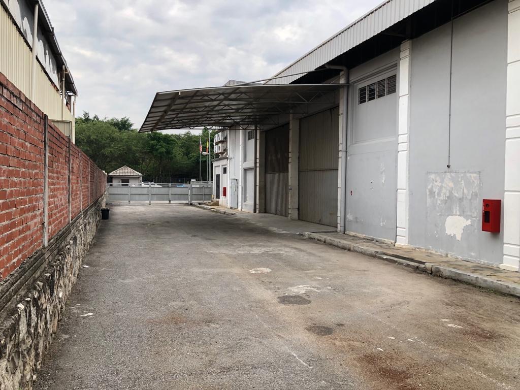Covered frontage and access at the Kota Damansara factory